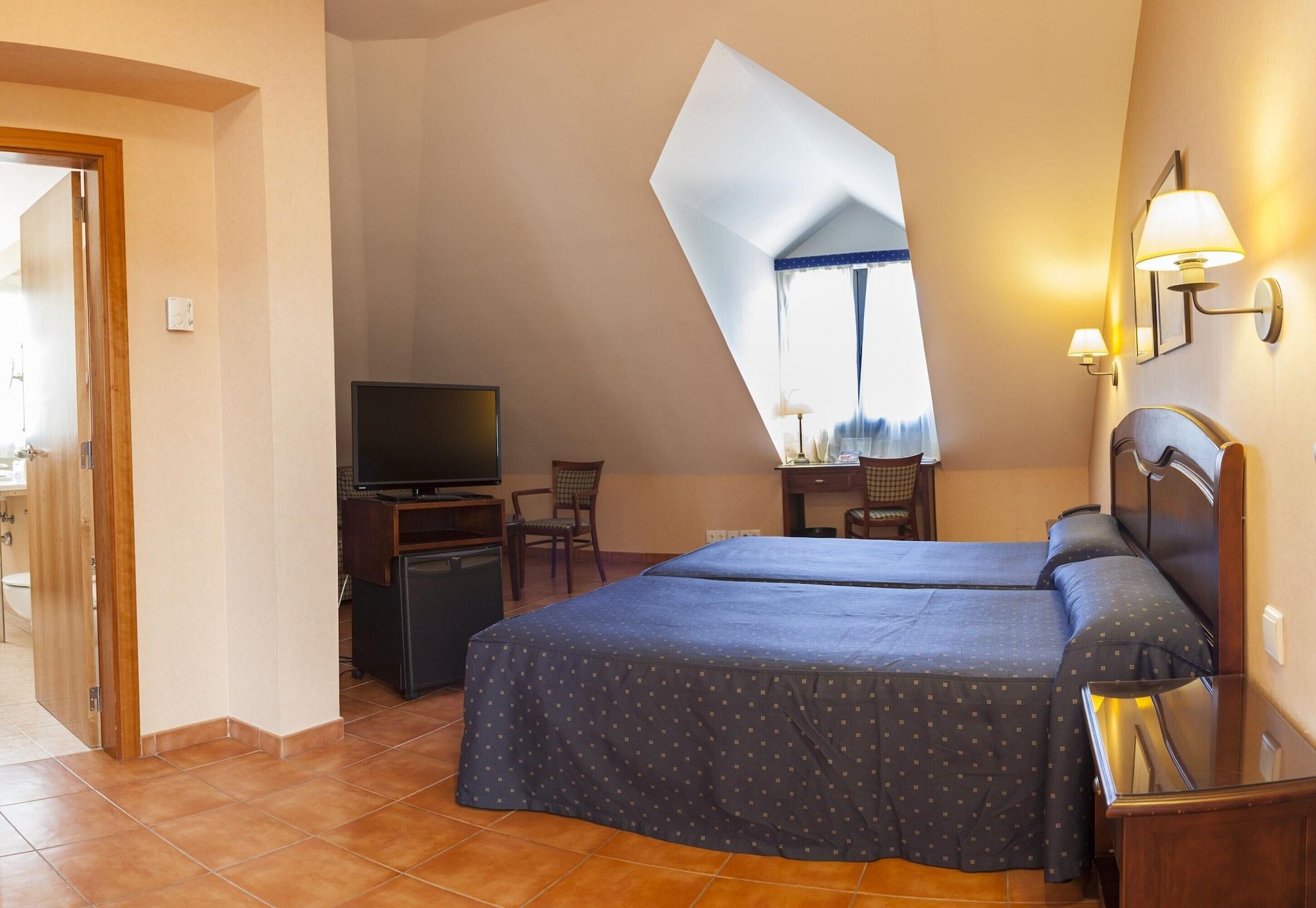 Hospedium Hotel Los Lanceros San Lorenzo de El Escorial Kültér fotó
