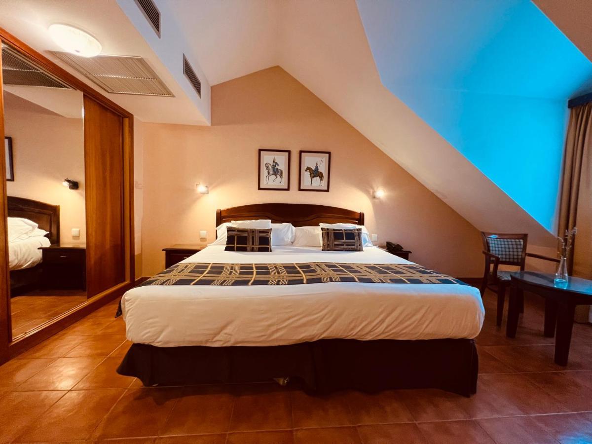 Hospedium Hotel Los Lanceros San Lorenzo de El Escorial Kültér fotó