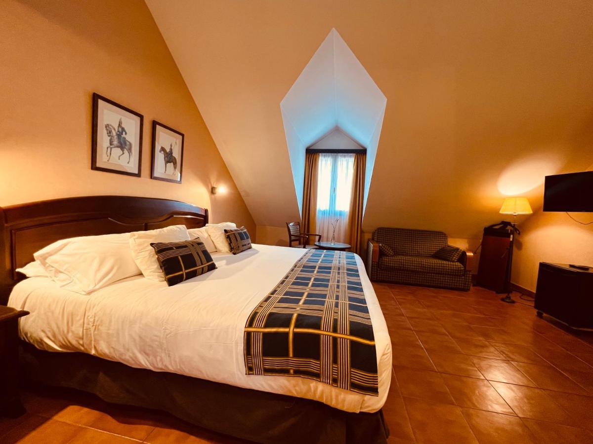 Hospedium Hotel Los Lanceros San Lorenzo de El Escorial Kültér fotó