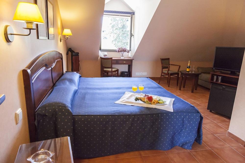 Hospedium Hotel Los Lanceros San Lorenzo de El Escorial Kültér fotó