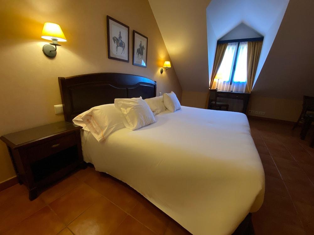 Hospedium Hotel Los Lanceros San Lorenzo de El Escorial Kültér fotó