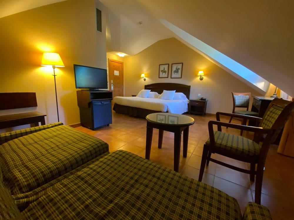 Hospedium Hotel Los Lanceros San Lorenzo de El Escorial Kültér fotó